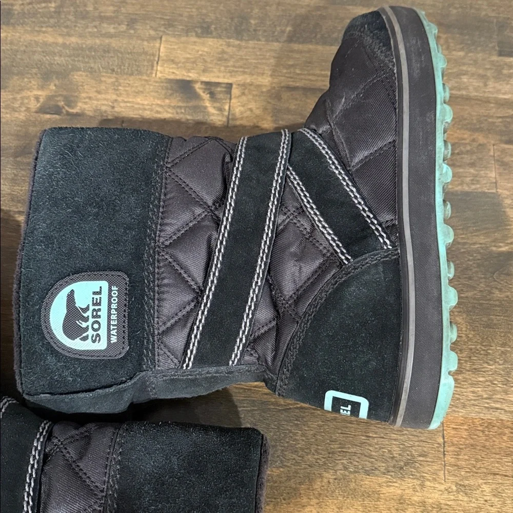 Sorel Glacy Explorer Shortie Boot Black and Mint Size‎ 7.5